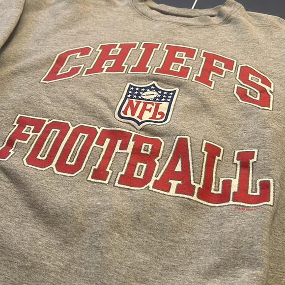 SIZE M Kansas City Chiefs Sweatshirt - Picture 2 of 3